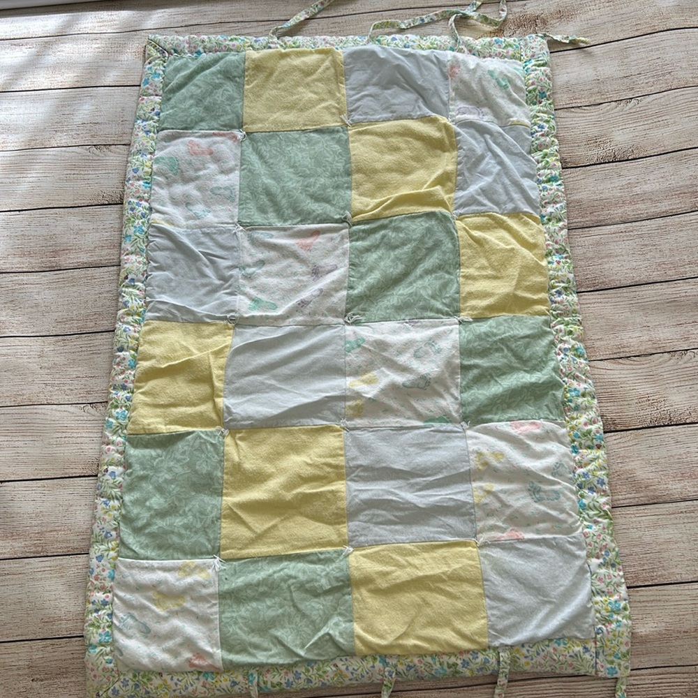 EUC Heirloom quality baby blanket/playmat converts to a baby bunting!